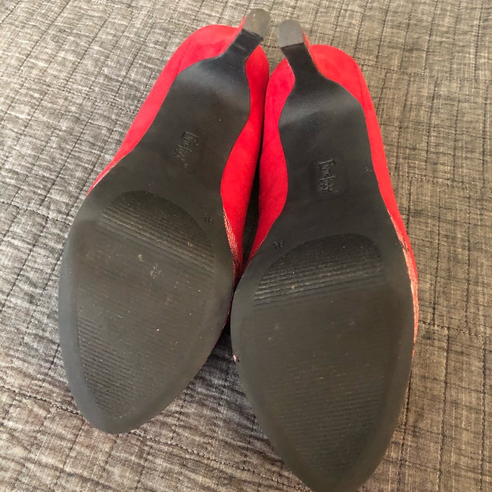 Red Pumps - Picture 3 of 4